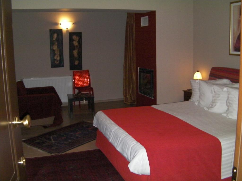 Pandion Luxury Boutique Hotel & Suites With Spa เนโอโคริออน ภายนอก รูปภาพ