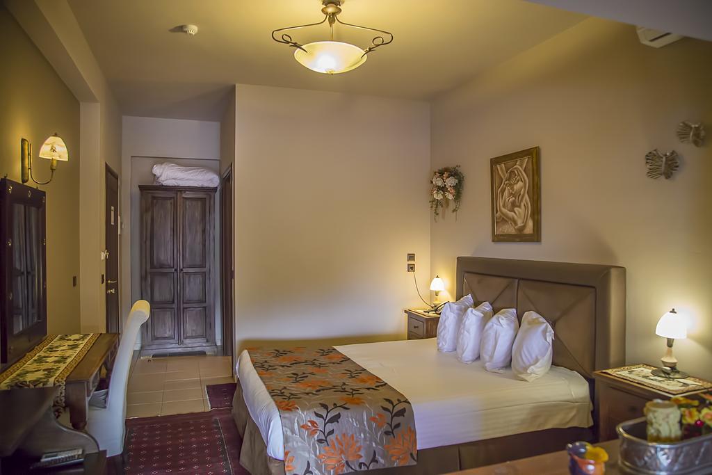 Pandion Luxury Boutique Hotel & Suites With Spa เนโอโคริออน ภายนอก รูปภาพ