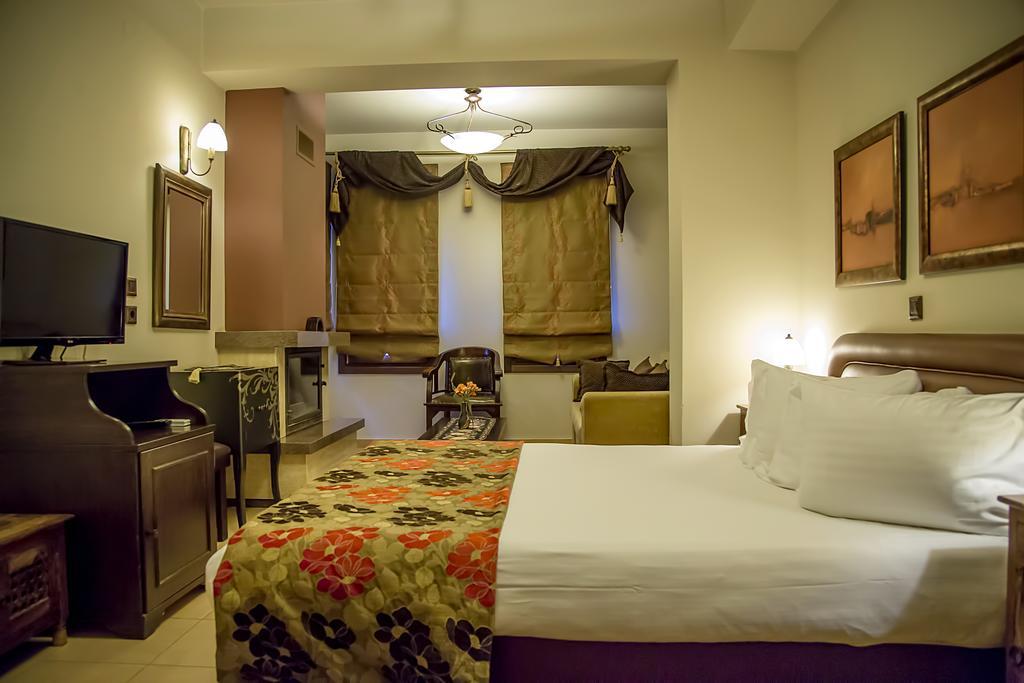 Pandion Luxury Boutique Hotel & Suites With Spa เนโอโคริออน ภายนอก รูปภาพ